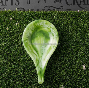 Support à gâteau en résine design en forme de cuillère pour dattes, desserts, chocolat, fruits secs, vaisselle haut de gamme - Product Image 4
