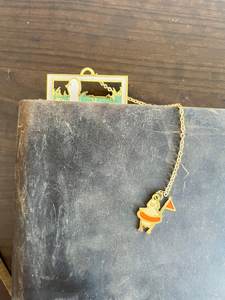 Marcapáginas Metálicos Personalizados para Eventos y Marca Corporativa con Acabado Dorado Pulido - Product Image 3