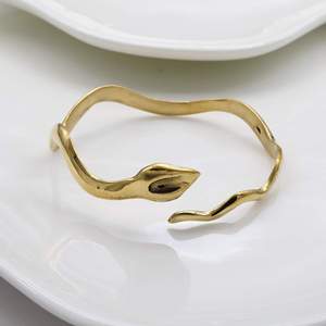 Brazalete de Serpiente de Latón Chapado en Oro, Diseño Vintage con Forma de Animal, Unisex, Ajustable, Brazalete Abierto - Product Image 1