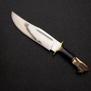Cuchillo Bowie hecho a mano en acero al carbono de alto brillo con mango de cuerno y funda de cuero. - Product Image 4