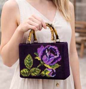 Bolso Tote Morado y Negro Bordado con Cuentas, Patrón de Colores Mixtos, Asa de Bambú, Bolso de Mano Artesanal de Moda para Uso Diario TIMELESS - Product Image 1