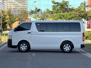รถยนต์ปี 2025 รุ่น GL 13 ที่นั่ง หลังคาสูง ตัวเต็ม ออปชั่นครบ 3.5 ลิตร V6 เบนซิน เกียร์อัตโนมัติ ขับเคลื่อนล้อหลัง สภาพดีเยี่ยม พวงมาลัยซ้าย เบาะผ้า - Product Image 1