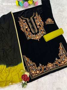 Ensemble Salwar-Kameez de Soirée en Velours Lourd de Haute Qualité, Brodé de Multiples Fils et Sequins, Vêtements Ethniques, Vente en Gros - Product Image 2