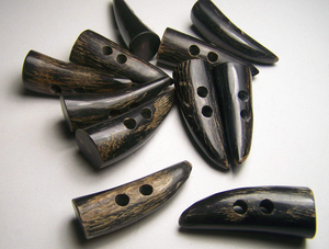 Punta de cuerno de búfalo pulido tradicional para manualidades, costura, chaquetas de invierno, abrigos largos, bolsos y accesorios de vestir - Product Image 2