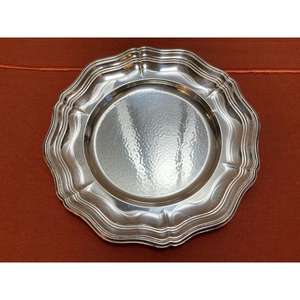 Plato de Servicio de Latón con Doble Borde Floral, Platos para Servir Alimentos de 25 cm, Plato Plateado, Accesorios para Restaurantes - Product Image 1