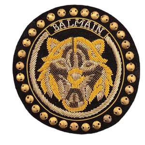 Insignia Bordada a Mano Ecológica y Libre de Níquel Personalizada para Blazer, Insignia Combinada para Blazer a Precios Económicos - Product Image 1