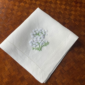 Ensemble de serviettes en tissu jetables rouges et de dessous de verre OEKO-TEX la conception arrachable certifiée pour les hôtels pour les tasses de bain de bouche - Product Image 1