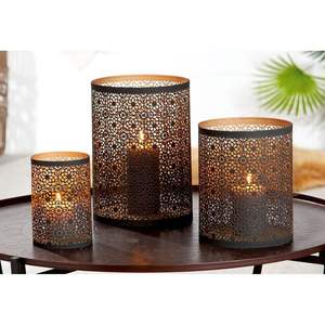 Porte-bougies en métal artisanaux conçus pour sublimer les espaces de vie avec une éclairage sereine et une forme artistique. - Product Image 4