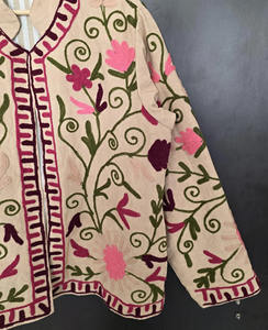 Chaqueta de lona bordada a mano con motivos florales, impresionante chaqueta bordada Suzani para mujer - Product Image 6