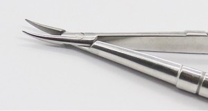 Porte-aiguilles microchirurgical pour usage vétérinaire chez le bétail - Acier inoxydable et alliage de titane durables - Product Image 3