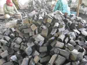 Great Quality Indonesian Charcoal Halaban Lump Hardwood for BBQ | Long <b>Burning</b> Low Ash 7000-8000 Kcal/kg CARSURIN Lab-Test - Product Image 3