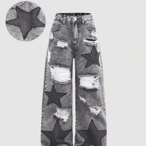Jean baggy gris délavé à taille haute, coupe oversize, jambe large, avec appliqué étoile noire, multi-déchirures et effet usé - Product Image 1