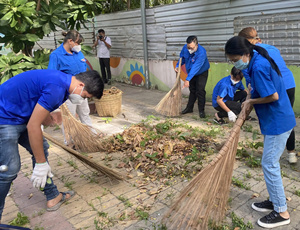 Balai en fibres de coco asiatiques avec long manche en bois, balai écologique pour balayage humide en extérieur, qualité supérieure, Vietnam - Product Image 4