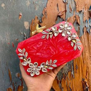 Bolso de Mano Elegante de Resina Eventide para Bodas y Fiestas - Bolso de Mujer Moderno con Asa Glamurosa para la Noche, por MULTI CRAFT - Product Image 1