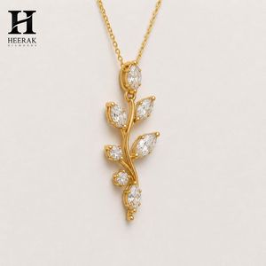 Elegante Collar con Colgante de Hoja Botánica y Diamantes, Chapado en Oro de 14k, Colgante de Vid con Corte Marquesa para Mujer, Joyería Fina Inspirada en la Naturaleza - Product Image 4