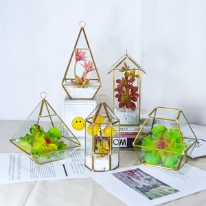 Terrario de diseño tipo cabaña para decoración de mesa de consola en la entrada y área de bienvenida de invitados, con un encantador atractivo decorativo, procedente de la India. - Product Image 6