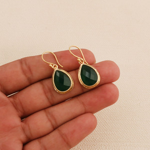 Boucles d'oreilles pendantes en onyx vert en forme de goutte d'eau, plaquées or, avec pierres précieuses facettées en forme de poire, bijoux inaltérables, cadeau pour femme R - Product Image 1