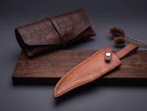 Couteau de chasse Bowie de Damas à lame fixe, gravé et personnalisé, avec manche en os de chameau, garde en laiton et étui en cuir, pour l'extérieur - Product Image 2