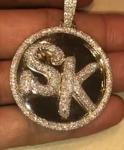 จี้ตัวอักษรแบบสามมิติทรงกลมประดับเพชรแบบ Iced Out สำหรับสร้อยคิวบาลิงค์ เงินแท้ 925 ประดับเพชร VVS1 มอยส์ซาไนต์ - Product Image 1