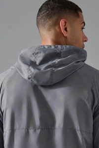 Chaqueta cortavientos de alta calidad con logotipo personalizado para hombre, resistente al agua, ligera, informal y deportiva, tipo softshell. - Product Image 3