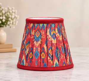Abat-jour en coton rouge et bleu |   Abat-jour plissé en tissu imprimé coloré pour lampes de table et lampadaires - Product Image 1