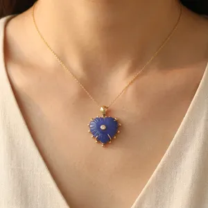 Collier pendentif en forme de cœur en jade bleu avec zircon cubique, plaqué or 18 carats, laiton, bijoux personnalisés les plus vendus - Product Image 2