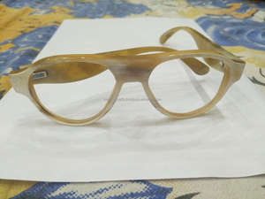 Gafas Ópticas Rectangulares con Marco de Cuerno de Estilo Animal, Pulido, Ecológico y de Diseño Moderno para Mujer, por Crafting Crafts - Product Image 4