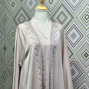 Abaya Nida vintage de qualité supérieure, brodée à la main et perlée, anti-boulochage, Meera Fashion Designers, col en V, style indien/pakistanaise - Product Image 1