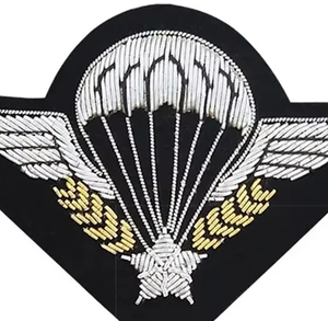 Insignias Personalizadas de Alta Calidad con Diseño a Medida, Bordadas a Mano en Tela de Lona, con Hilo Metálico - Product Image 5