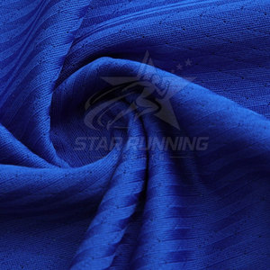 Tenue de sport au design unique, prix abordable, uniforme de football personnalisable en couleur et taille, uniforme de football de haute qualité pour adulte - Product Image 4