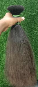 Extensions de cheveux naturels noirs en trame, lisses et longues, avec cuticules alignées, texture douce et soyeuse, pour usage professionnel en salon. - Product Image 3