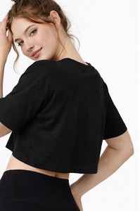 เสื้อยืดครอปผู้หญิงสไตล์โอเวอร์ไซส์สำหรับใส่ลำลอง ผลิตจากโรงงาน ราคาถูก เสื้อครอปท็อปผู้หญิงแบบสั่งทำ - Product Image 3