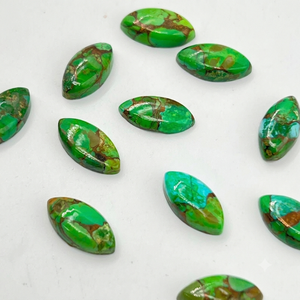 Pierre précieuse en turquoise verte cuivrée, forme marquise, cabochon, pierre brute pour la création de bijoux - Product Image 1