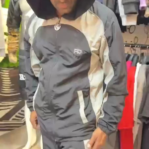 Nuevo Diseño, Chaqueta Cortavientos para Hombre con Logotipo de Goma en la Parte Delantera, Logotipo Bordado en la Parte Trasera, Traje Deportivo con Contorno Reflectante de Poliéster/Nailon - Product Image 1