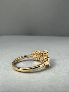 Anillo de Diamantes Florales en Oro Blanco y Oro Rosa, Corte Marquesa y Ovalado, Anillo de Compromiso Inspirado en la Naturaleza, Único - Product Image 4