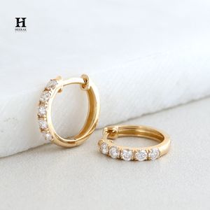 Clásicos Pendientes de Aro Huggie de Eternit con Diamantes Redondos de 14K y Engaste Compartido, Pequeños Aros para Mujer, Joyería Fina - Product Image 1