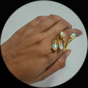 Bague élégante et unique en argent sterling 925 pour femme, plaquée or 18 carats, sertie de pierre de lune, style classique, pour mariage et usage quotidien - Product Image 1