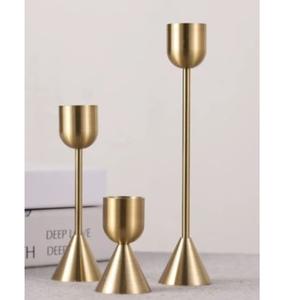 Meilleures ventes : Ensemble de 3 bougeoirs métalliques classiques et élégants faits à la main, forme personnalisée - Product Image 1