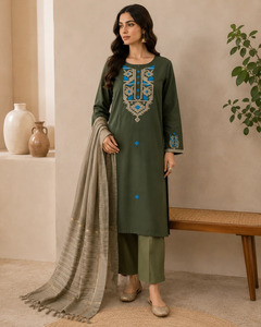 Conjunto de kurta de algodón Jamdani bordado a mano sin costuras en verde oliva para mujer disponible a precio de mayoreo - Product Image 2