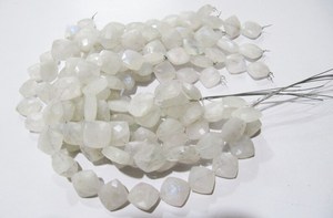 Perles de pierre de lune arc-en-ciel blanches naturelles, forme coussin, facettées, 11-12 mm, brin de 8 pouces de long - Product Image 3