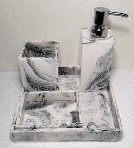 ชุดอุปกรณ์ห้องน้ำแบบใช้แล้วทิ้งที่เป็นมิตรกับสิ่งแวดล้อม ผลิตจากเรซิ่นอีพ็อกซี่โลหะคุณภาพสูง ดีไซน์ทันสมัย ผสานความสวยงามและความสะดวกสบายสำหรับบ้าน - Product Image 1