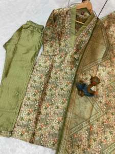 Elegante Traje Salwar de 3 Piezas en Seda Zarna Color Vino Tinto para Mujer - Product Image 5