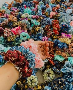 Ensemble de chouchous floraux, élastiques à cheveux doux, accessoires capillaires multicolores pour femmes, usage quotidien, haute qualité - Product Image 2