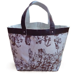 Bolsa de Lona a Rayas Exclusiva con Ribete de Cuero Genuino y Asa de Algodón, Estampado Monocromático, Reutilizable para Regalos - Product Image 1