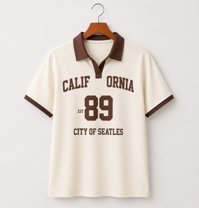เสื้อโปโลผู้ชายลายกราฟิก California 89 พิมพ์ลายสกรีน คอเสื้อตัดสี แขนสั้น - Product Image 2