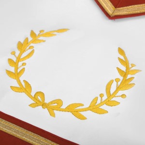 Delantal de Capítulo Royal Arch de Terciopelo Rojo con Emblema y Trenza Bordados en Oro, Vestimenta Ceremonial Profesional con Ajuste Cómodo - Product Image 2