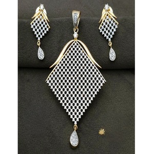 Ensemble de collier et boucles d'oreilles de créateur, finition or blanc, qualité supérieure, charmant, pour mariage, fête, collection pour femmes. - Product Image 2