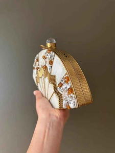Pochette de soirée de luxe en résine époxy, création de styliste, pour mariage et occasions nuptiales - Product Image 5