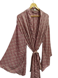 Kimono de seda Bridel con patchwork, túnica larga para cubrir el bikini, ropa de noche, hecho a mano, estilo vintage indio, kimono de sari de seda reciclada. - Product Image 2