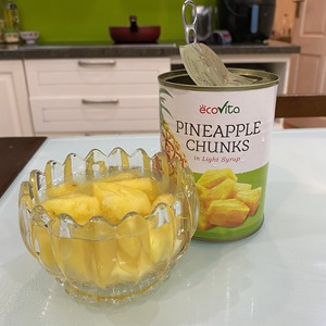 Estándar Internacional Calidad de primera calidad Calidad Premium ECOVITA Vietnam Tropical en jarabe ligero PIÑA CHUNKS en latas 580ml - Product Image 4